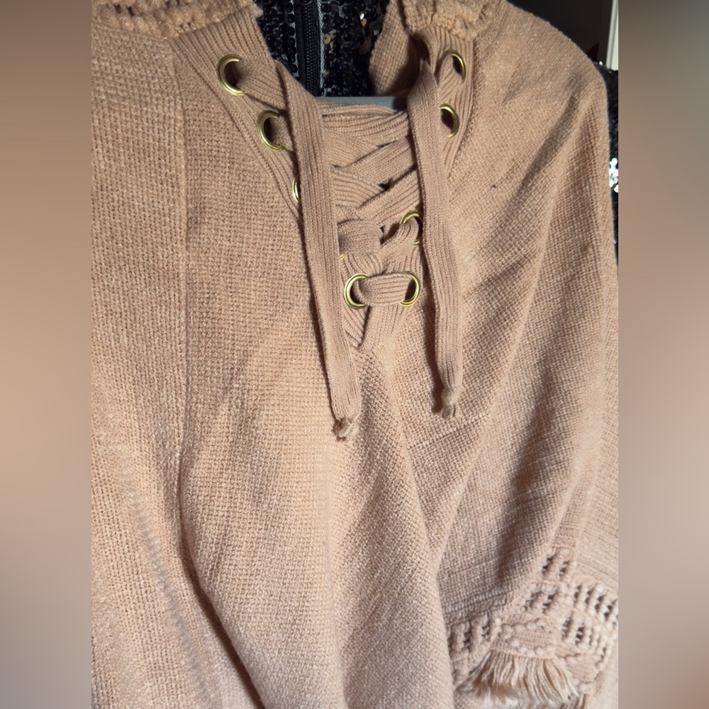 Source Unknown Lace-Up Hooded Fringe Poncho in Light Beige - Picture 3 of 4